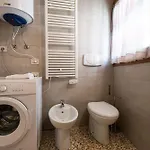 아파트 Lovely Flat With Canal View Near Rialto Bridge