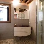 아파트 Lovely Flat With Canal View Near Rialto Bridge *