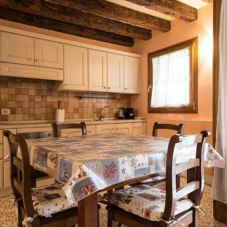 아파트 Lovely Flat With Canal View Near Rialto Bridge