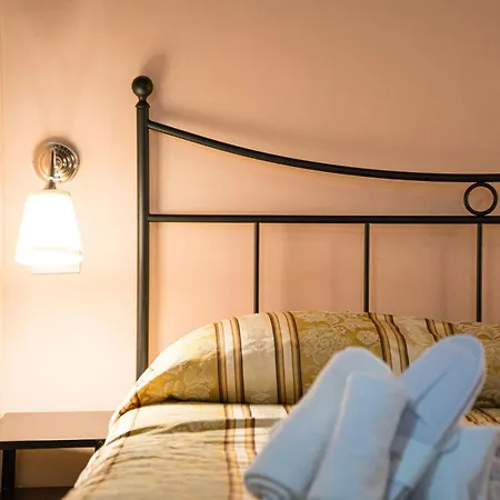 Lovely Flat With Canal View Near Rialto Bridge