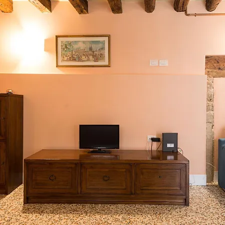 Lovely Flat With Canal View Near Rialto Bridge Venice