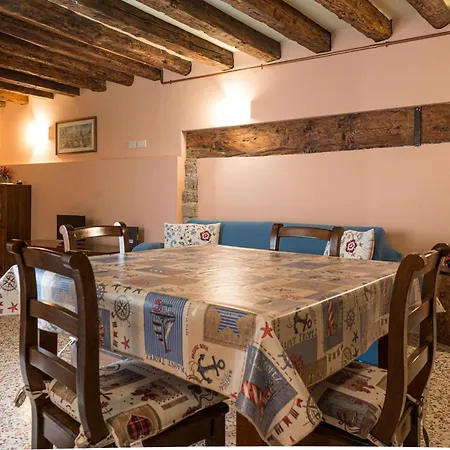 Lovely Flat With Canal View Near Rialto Bridge