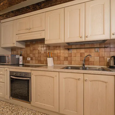 Lovely Flat With Canal View Near Rialto Bridge